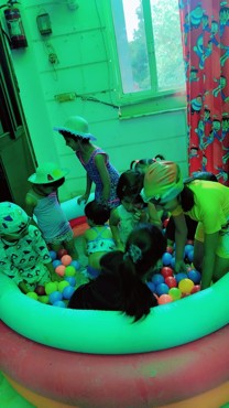 Splash pool
